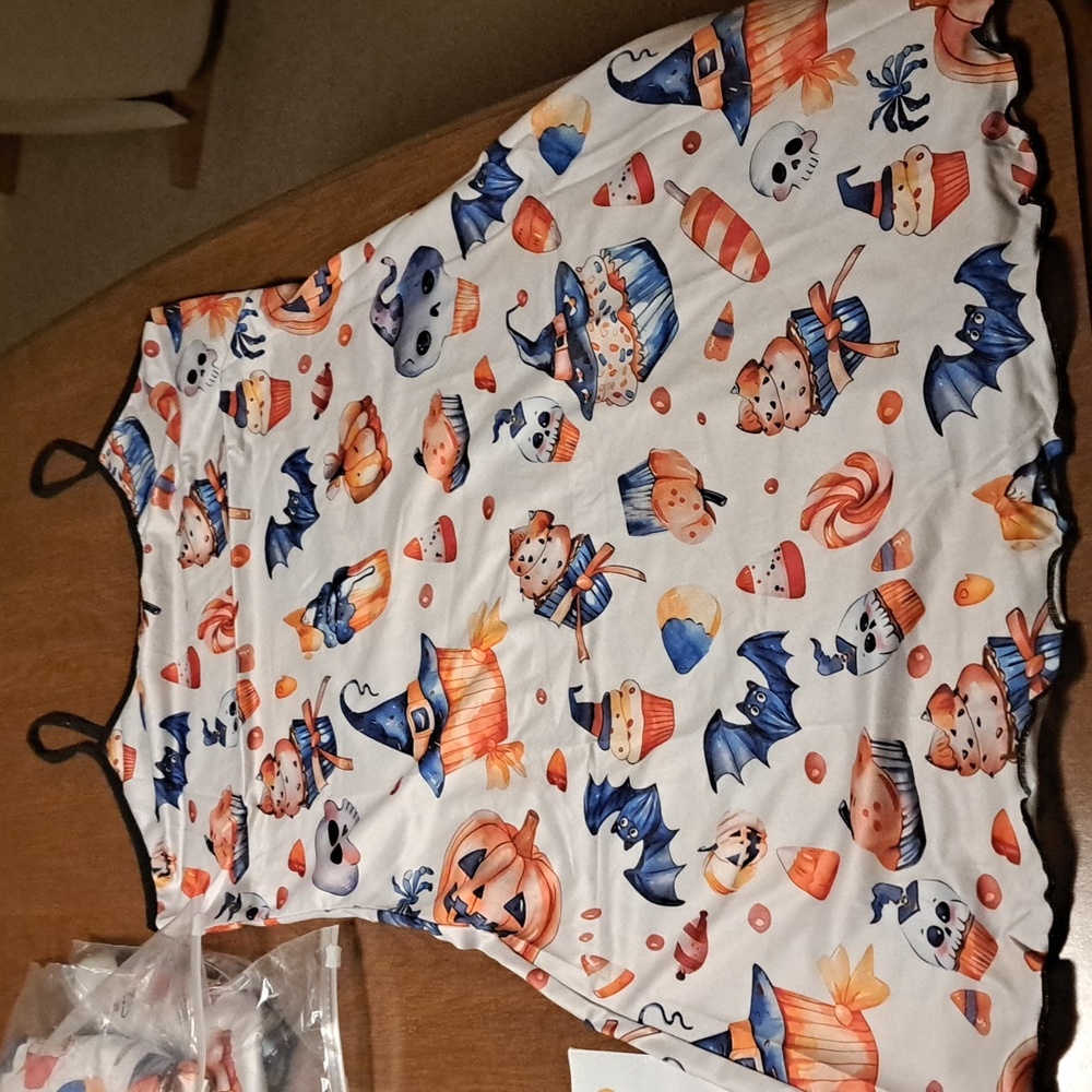 Halloween pajamas lots of strech 100% polyester (M Left)